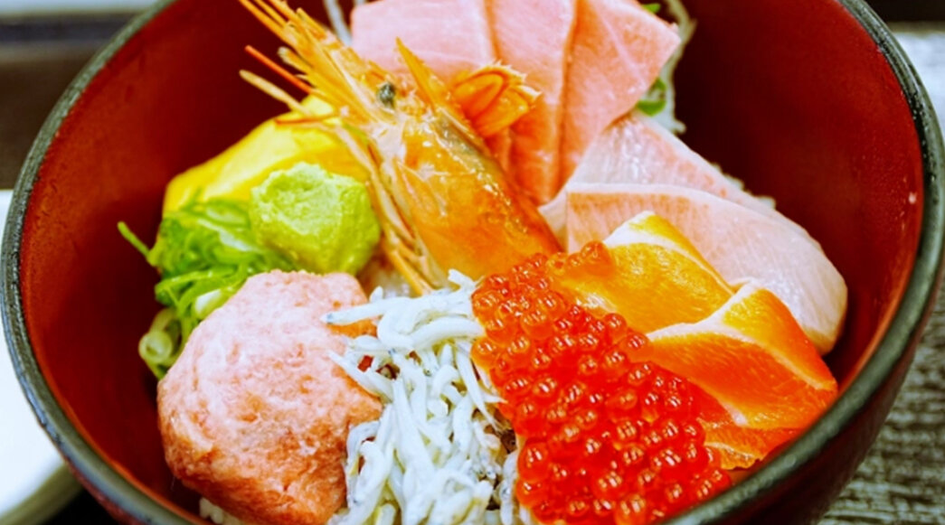 三崎「魚市場食堂」三崎市場の特選海鮮丼