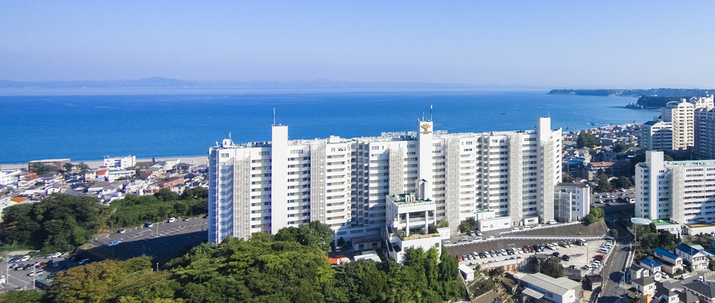 三浦海岸とホテル外観