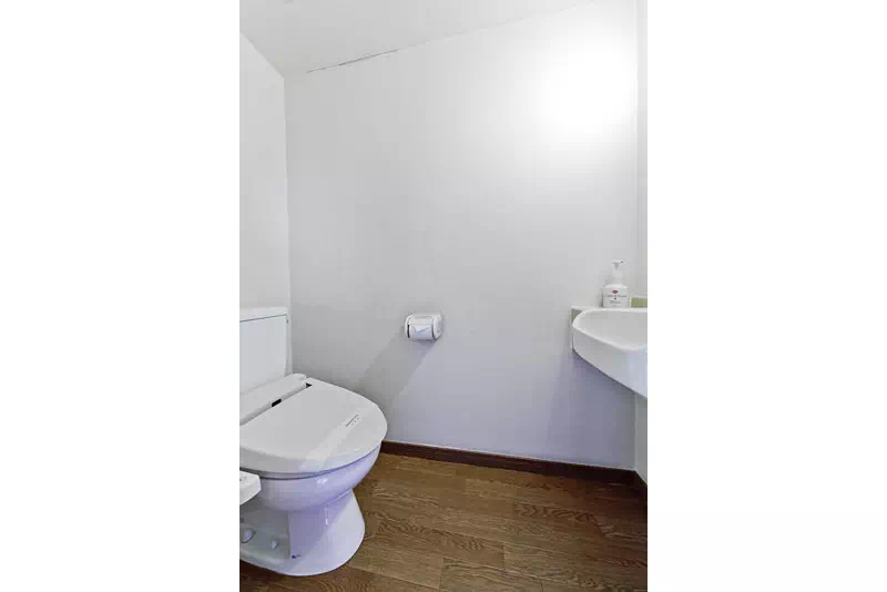 アリス 通路は石畳と空をモチーフ